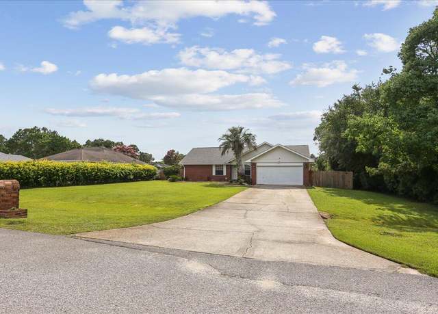 Property at 2011 Candlewood Dr, Navarre, FL 32566, 3 beds, 2 baths