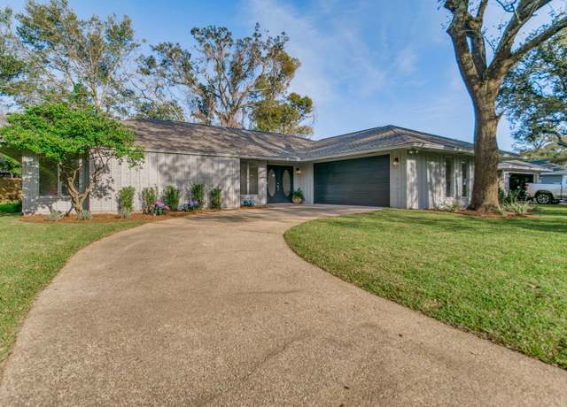 Property at 1148 Great Oaks Ct, Gulf Breeze, FL 32563, 4 beds, 2.5 baths