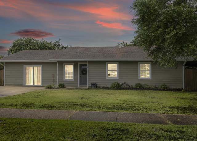Property at 726 E Hollywood Blvd, Mary Esther, FL 32569, 3 beds, 2 baths