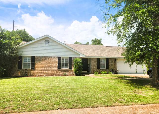 Property at 9408 Victoria Ln, Navarre, FL 32566, 3 beds, 2 baths