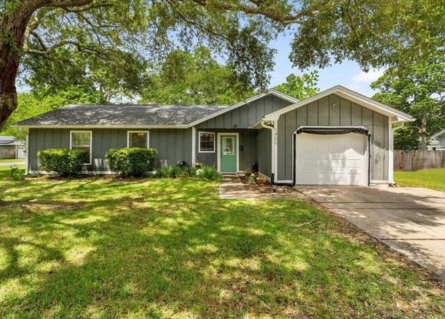 Property at 1400 Mixon Dr, Fort Walton Beach, FL 32547, 3 beds, 2 baths