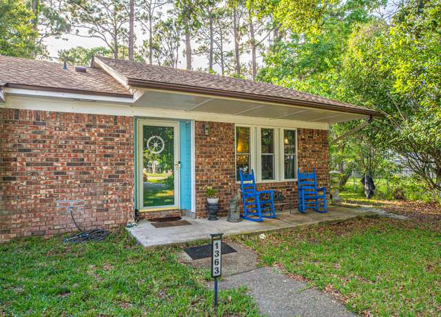 Property at 1363 Sanibel Ln, Gulf Breeze, FL 32563, 3 beds, 2 baths