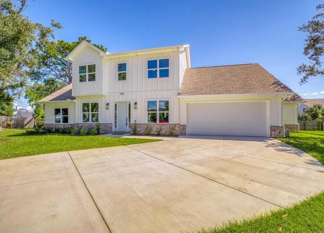 Property at 1200 Delhi Cv, Gulf Breeze, FL 32563, 7 beds, 4.5 baths