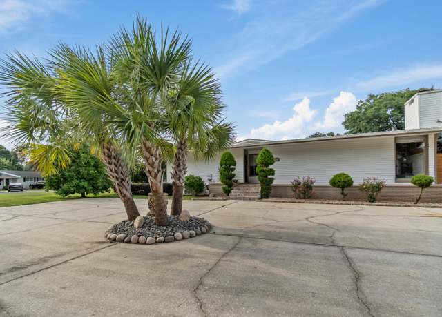 Property at 116 Julia Way, Gulf Breeze, FL 32561, 4 beds, 3.5 baths