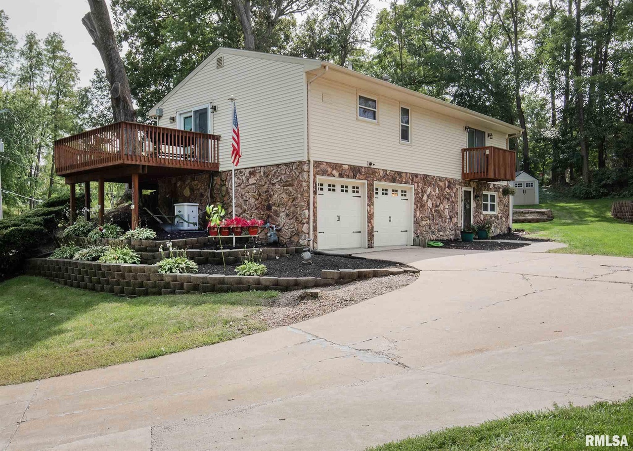 8324 55th St, Coal Valley, IL 61240 MLS QC4215301 Redfin