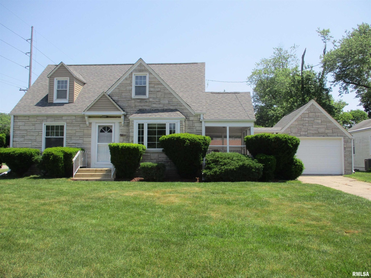 2403 32nd St, Rock Island, IL 61201 MLS QC4243369 Redfin