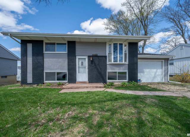 Property at 2268 Knollaire Dr, Washington, IL 61571, 4 beds, 1.5 baths