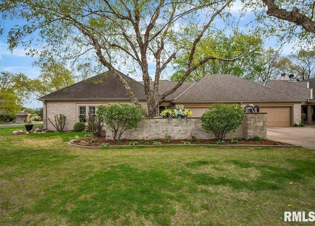 Property at 11116 N Oakwood Dr, Peoria, IL 61615, 2 beds, 2.5 baths