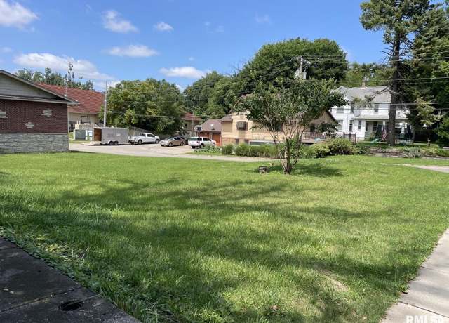 Property at 1101 3rd St, Moline, IL 61265