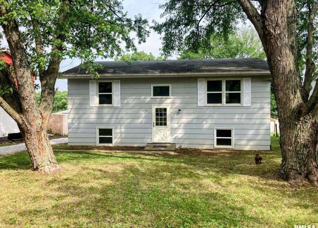 Property at 14716 N Grandview Dr, Chillicothe, IL 61523, 4 beds, 1 bath
