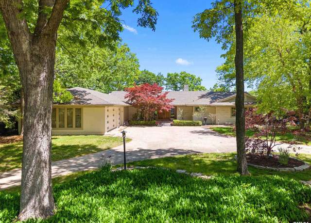 Property at 158 W Detweiller Dr, Peoria, IL 61615, 5 beds, 4 baths