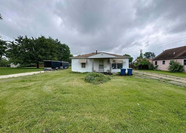 Property at 1223 13th St, Silvis, IL 61282-2723, 2 beds, 1 bath