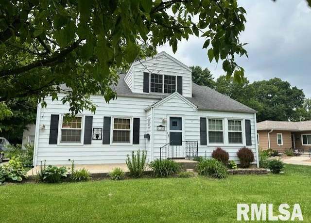 Property at 11 Jones Pl, Jacksonville, IL 62650, 5 beds, 2.5 baths