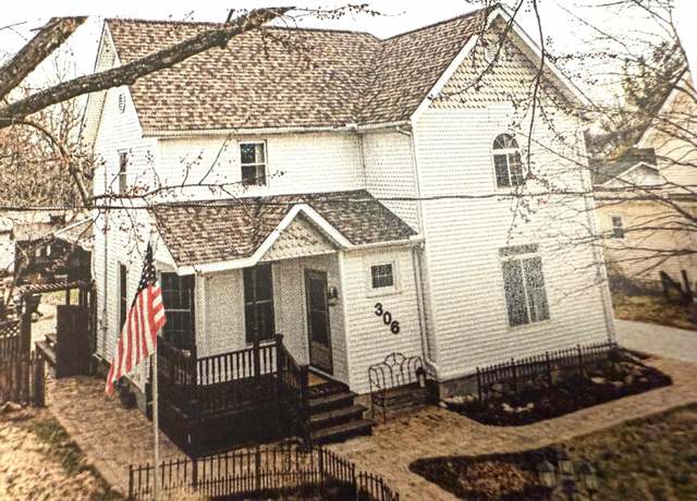 Property at 306 W Fremont St, Elmwood, IL 61529, 3 beds, 2 baths