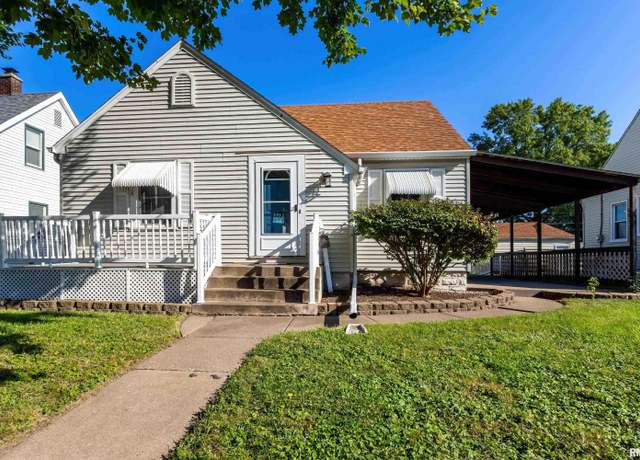 Property at 2312 W Locust St, Davenport, IA 52804, 2 beds, 1.5 baths
