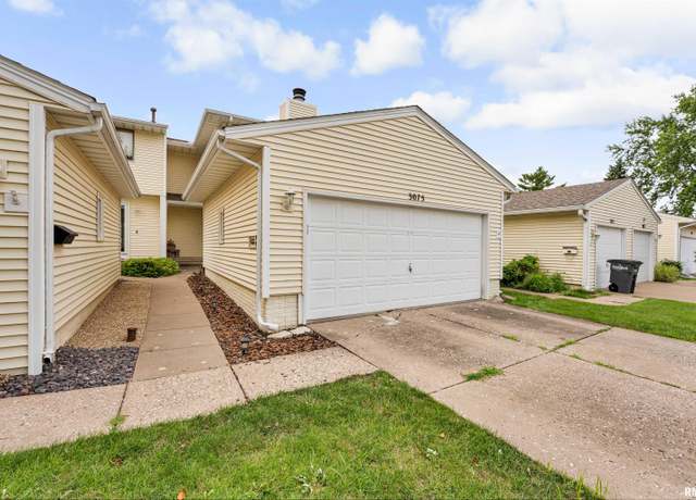 Property at 3075 Willowwood Dr, Bettendorf, IA 52722, 2 beds, 2.5 baths