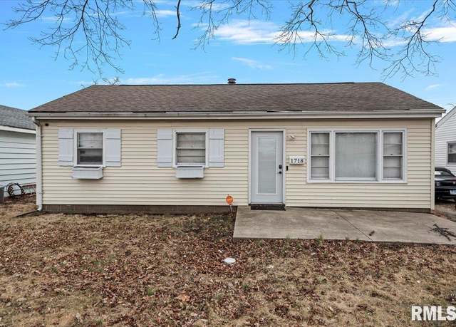 Property at 1718 N Wolfe St, Springfield, IL 62702, 3 beds, 1 bath