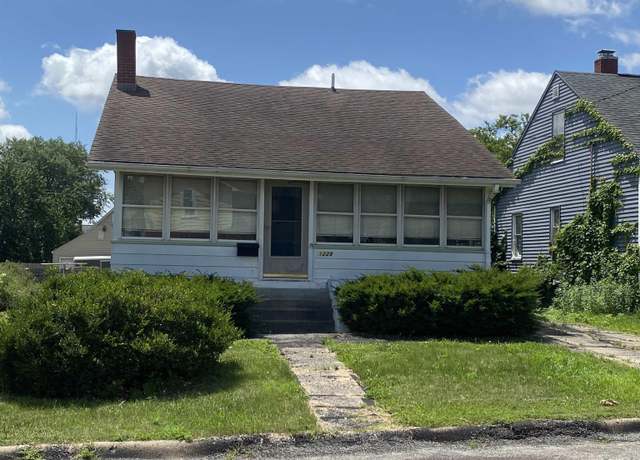 Property at 1228 E Lake Ave, Peoria Heights, IL 61616, 2 beds, 1 bath
