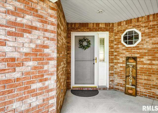 Property at 1832 Robin Ave, Morton, IL 61550, 2 beds, 2.5 baths
