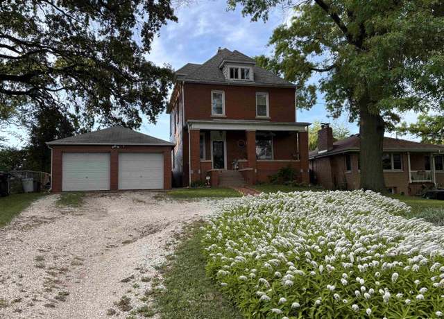 Property at 2511 Martin Luther King Jr Dr, Peoria, IL 61604, 4 beds, 2 baths