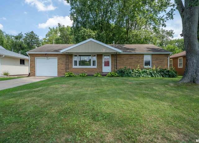 Property at 4210 S Baker Ln, Bartonville, IL 61607, 3 beds, 1 bath