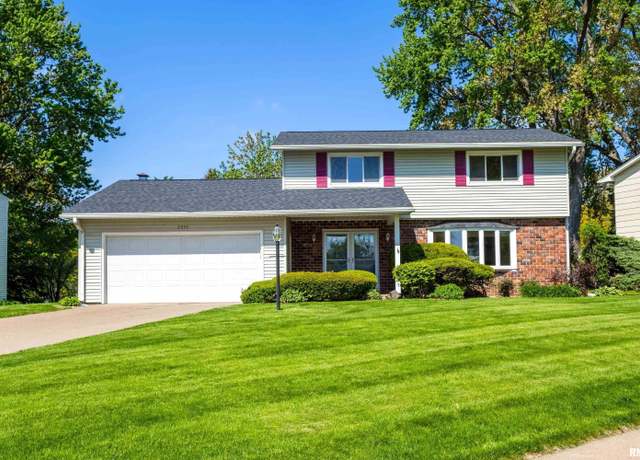 Property at 2330 Avalon Dr, Bettendorf, IA 52722, 4 beds, 2.5 baths