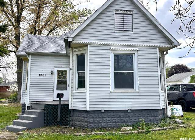 Property at 1202 S Main St, Jacksonville, IL 62650, 3 beds, 1 bath