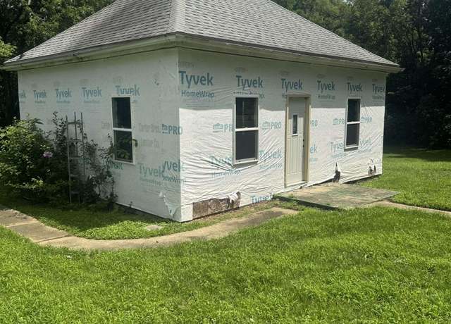 Property at 306 S Wood St, Athens, IL 62613, 2 beds, 1 bath
