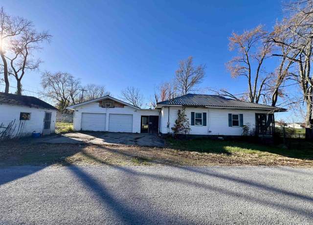 Property at 1110 Bailey Ln, Benton, IL 62812, 2 beds, 1 bath