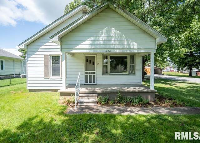Property at 1206 E Boulevard St, Marion, IL 62959, 2 beds, 1.5 baths