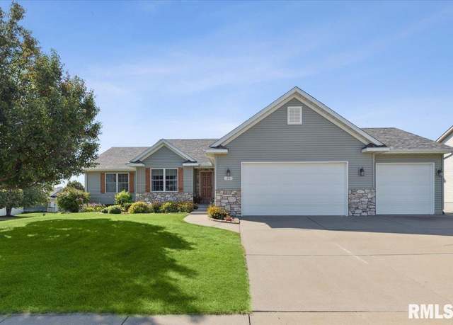Property at 1301 W 62nd Ct, Davenport, IA 52806, 5 beds, 3 baths