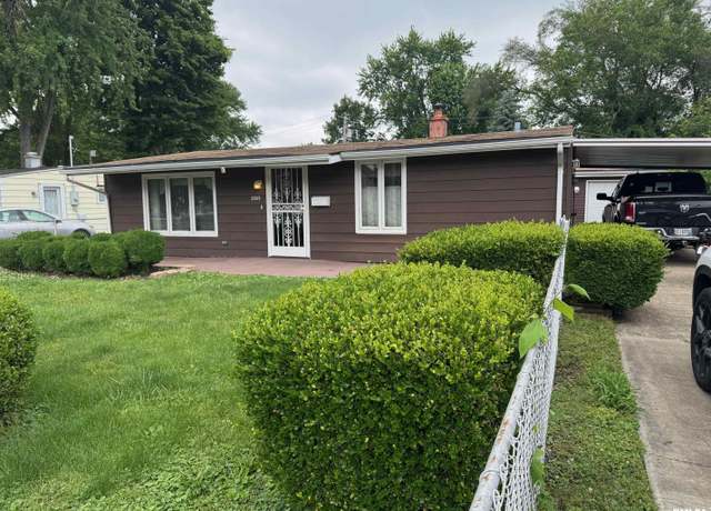 Property at 2029 E Monroe St, Springfield, IL 62703, 3 beds, 1 bath