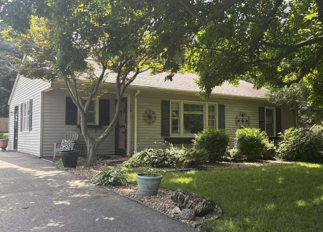 Property at 206 S Grand Ave, Jacksonville, IL 62650, 4 beds, 2 baths