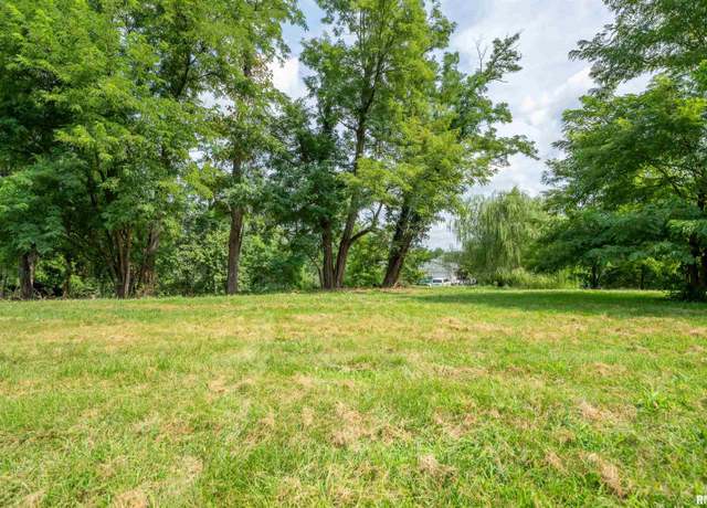Property at 4 Country View Dr, Peoria, IL 61604
