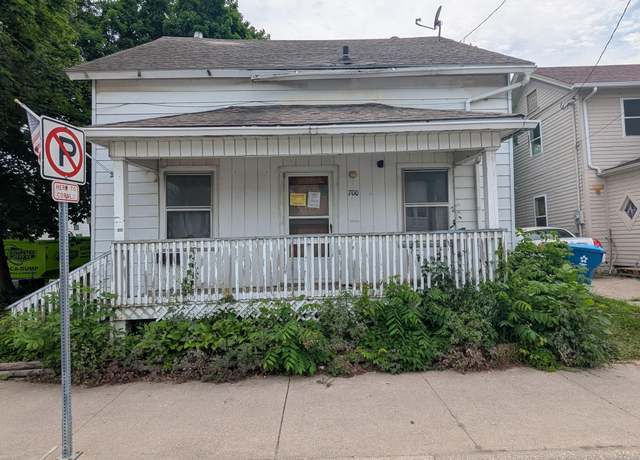 Property at 700 Cedar St, Muscatine, IA 52761, 3 beds, 1 bath