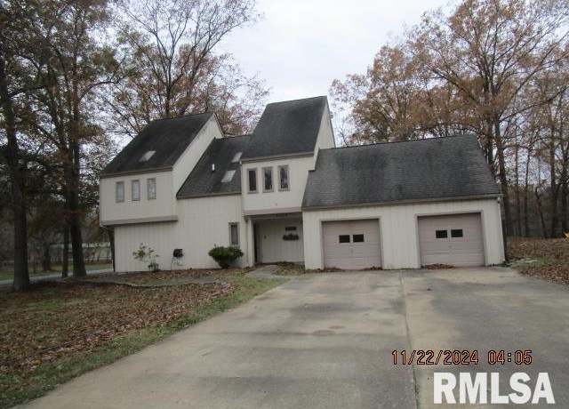 Property at 4389 Mcinturf Ln, Marion, IL 62959, 3 beds, 2.5 baths