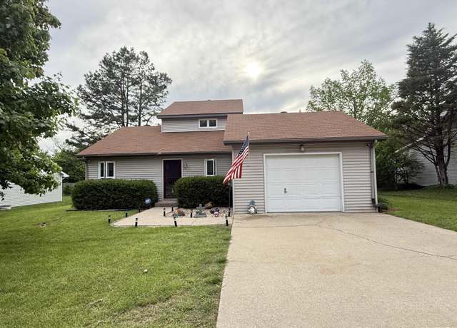 Property at 1144 S Morningside Dr, Carbondale, IL 62901, 3 beds, 2 baths