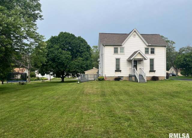 Property at 3026 N Parish Ave, Peoria, IL 61604, 3 beds, 2 baths
