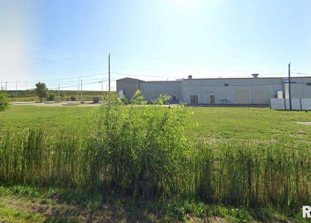 Property at 161 Sunshine Ln, Milan, IL 61264