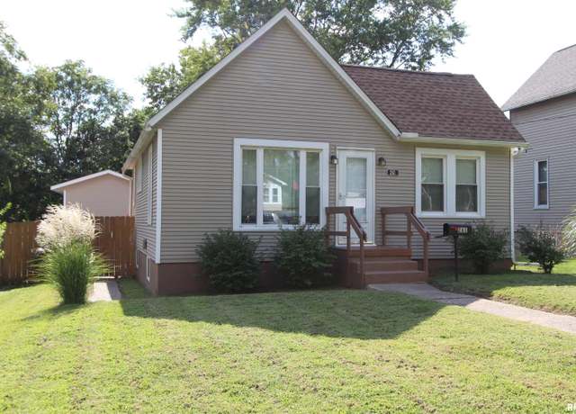 Property at 261 21st Pl, Clinton, IA 52732, 2 beds, 1.5 baths