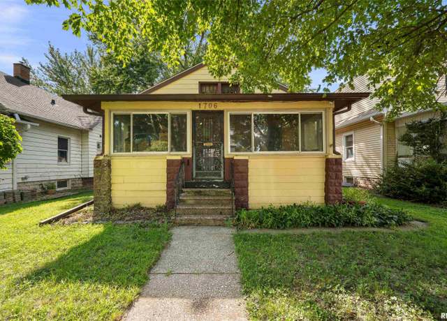 Property at 1706 29th St, Rock Island, IL 61201, 2 beds, 1 bath