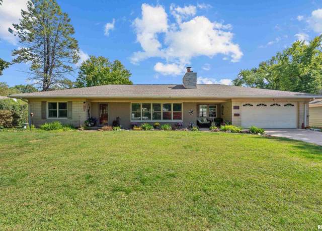 Property at 2520 31st Avenue Court, Moline, IL 61265, 2 beds, 2.5 baths