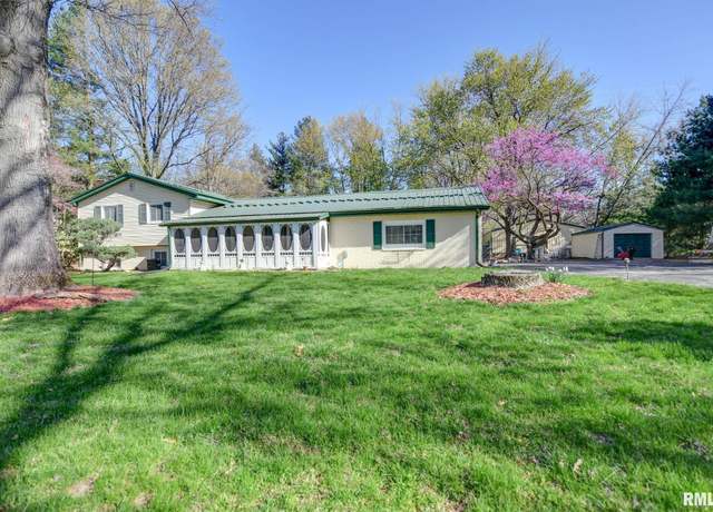 Property at 615 N Leland Ln, Taylorville, IL 62568, 3 beds, 2 baths