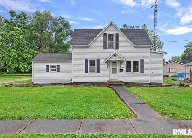Property at 417 W Franklin St, Girard, IL 62640, 3 beds, 2 baths