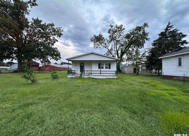 Property at 321 Raymond St, Harrisburg, IL 62946, 3 beds, 1 bath