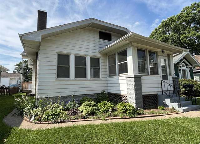 Property at 1123 E Central Park Ave, Davenport, IA 52803, 4 beds, 1 bath
