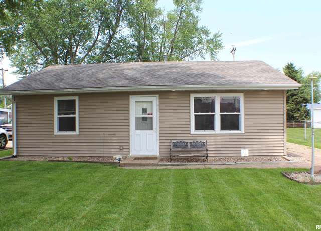 Property at 2516 W 68th St, Davenport, IA 52806, 2 beds, 1 bath