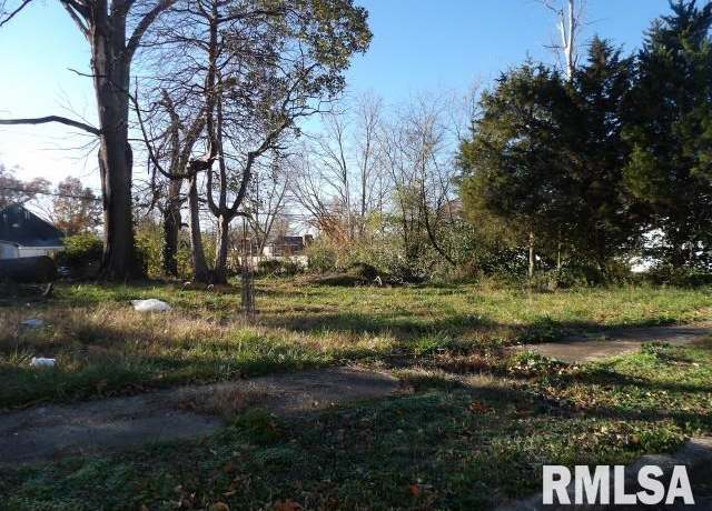 Property at 851 Madison St, Eldorado, IL 62930
