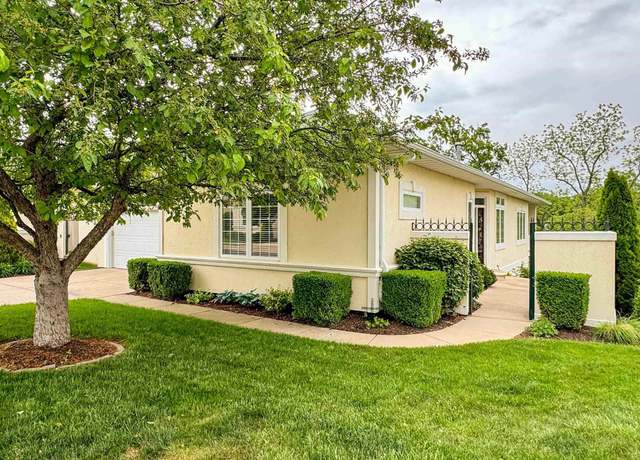 Property at 5624 W Grande Cir, Peoria, IL 61615, 3 beds, 2.5 baths