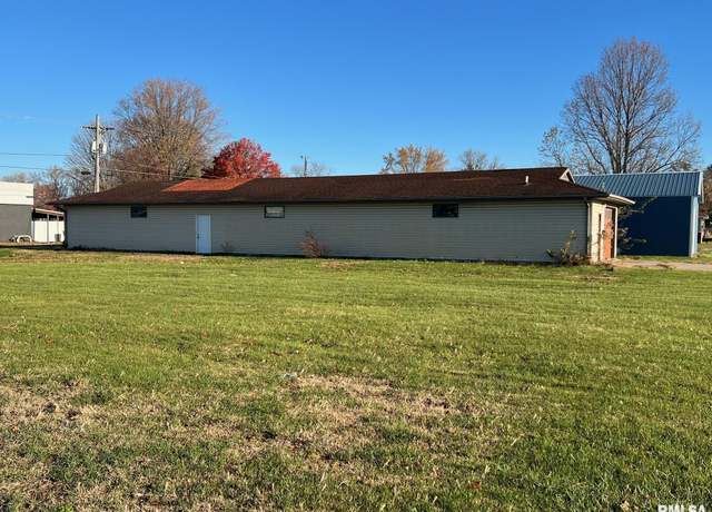 Property at 725 N Sangamon St, Lincoln, IL 62656
